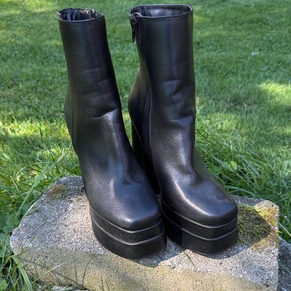 Black Forever 21 Platform Ankle Boots - Picture 1 of 6